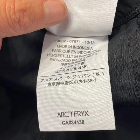Arc’teryx Mens zippered black pants - Picture 11 of 16
